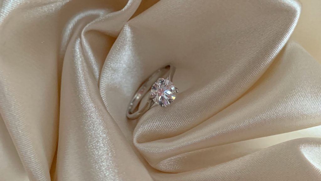 WHAT IS A MOISSANITE DIAMOND?