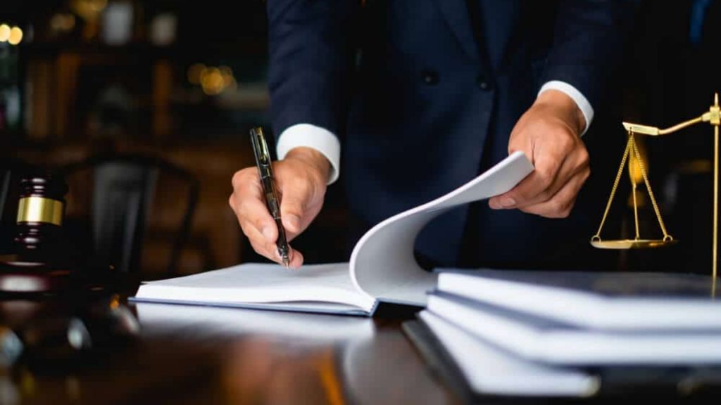 How Do You Know It Is Time to Hire an Employment Lawyer?