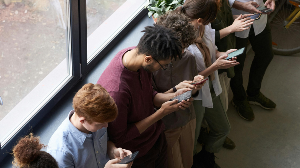 The Competitive Edge How Social Media Marketing Sets Smart Businesses Apart in 2025