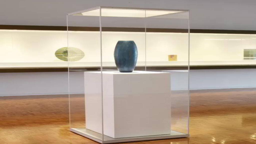 6 Practical Reasons to Invest in Glass Display Cases for Your Business